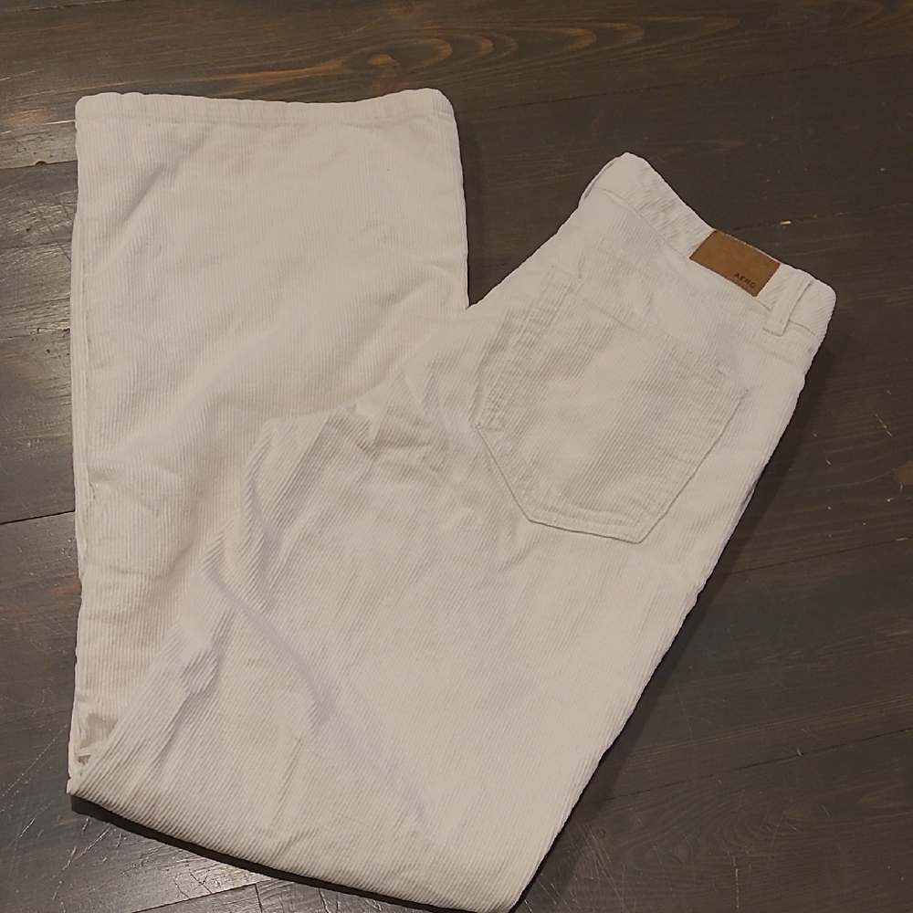 🟢Aero Cream Cords. Hi Rise Wide Leg. Size 4